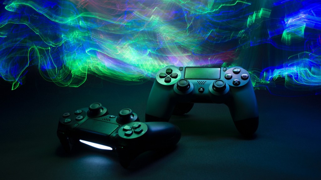 Joysticks vor dunklem Hintergrund mit grün-blauen Lasern