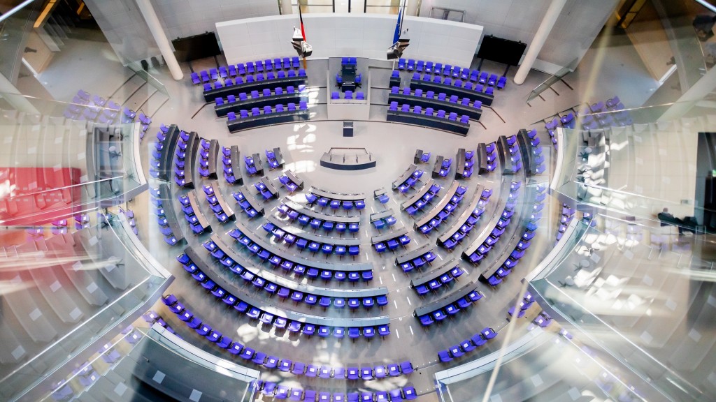 Der leere Plenarsaal des Bundestags aus der Vogelperspektive