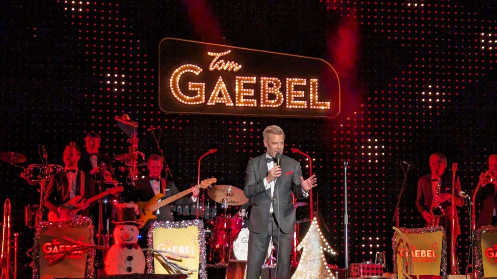 Tom Gaebel and his orchestra 